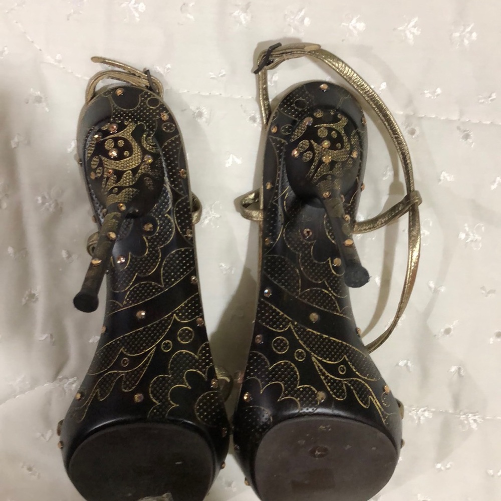 Shoes - Picture 3 of 4